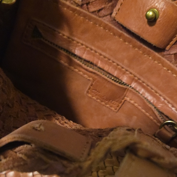 Elegant Brown Woven Leather Handbag - Picture 3 of 3